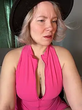 Charming Daphny online show from February 25, 2026, 7:18 am