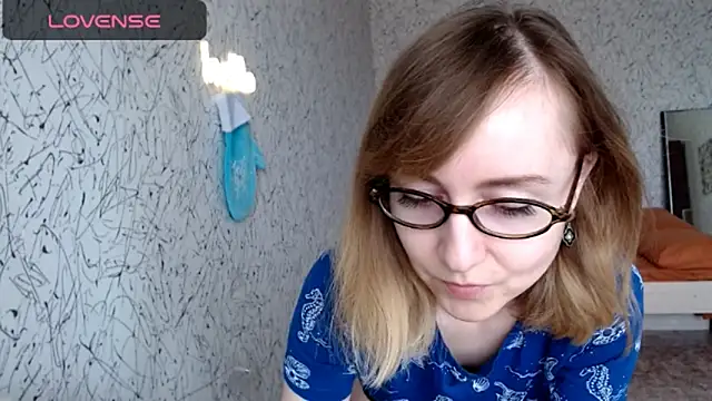 Athena Richards online show from April 18, 2026, 9:35 am