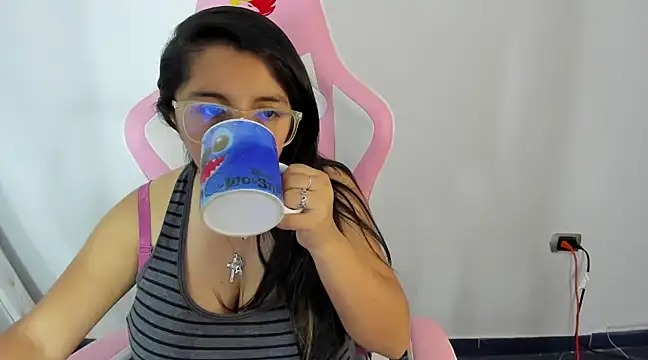 Snapshot of _Angelinaandrade_ chatting on February 5, 2025, 8:04 pm  Angelinaandrade  online show from February 5, 2025, 8:04 pm