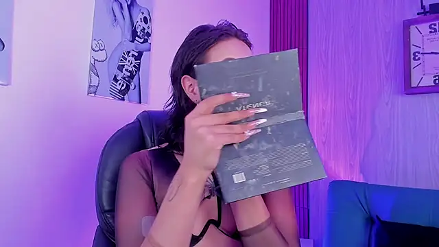 miah connor online show from October 3, 2025, 7:44 pm