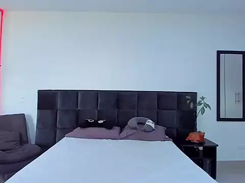 Alexander Martines online show from October 17, 2025, 9:06 pm