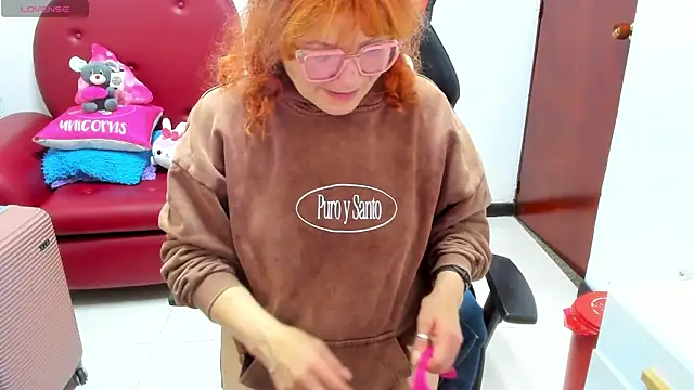 Salomeediaz  online show from February 16, 2026, 9:11 pm