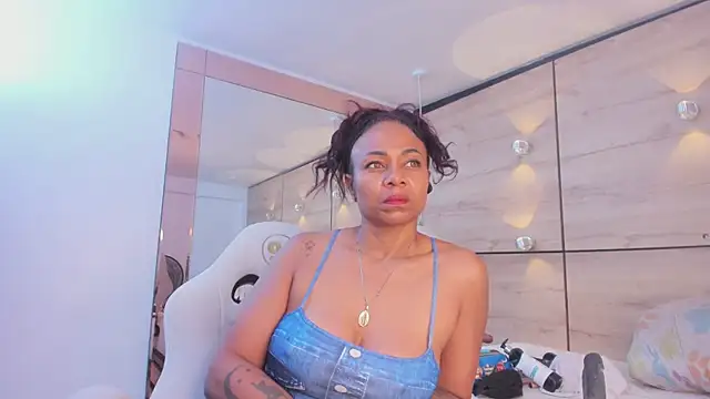 martina touss online show from April 18, 2026, 12:42 pm