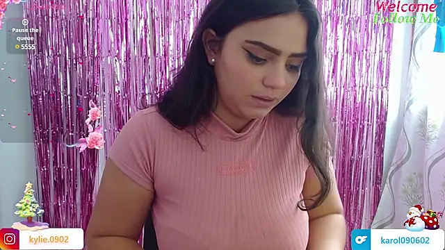 Snapshot of karol_9 chatting on December 19, 2024, 2:35 pm karol 9 online show from December 19, 2024, 2:35 pm