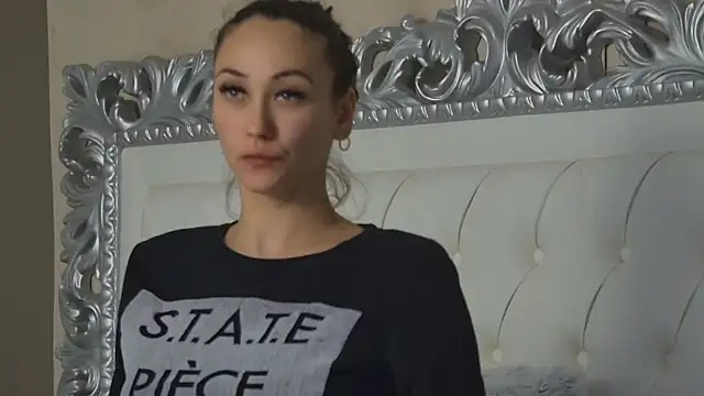 Snapshot of AliceMunro chatting on October 21, 2025, 9:26 pm AliceMunro online show from October 21, 2025, 9:26 pm