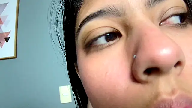 strawberrymia68 online show from February 25, 2025, 1:06 pm