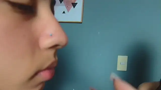 strawberrymia68 online show from March 20, 2025, 1:04 pm