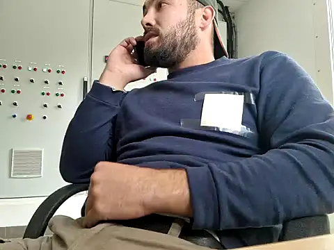 Leonormaldick online show from November 12, 2025, 11:10 am