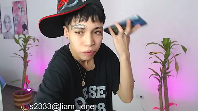 Jonesliam23 online show from December 18, 2024, 7:19 pm