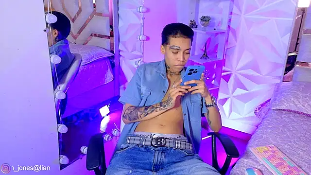 Jonesliam23 online show from May 31, 2026, 8:43 pm