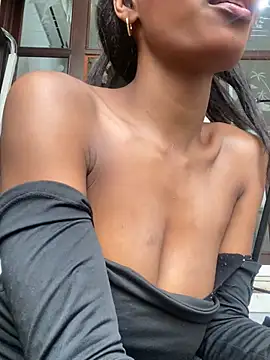 Snapshot of adaraSmiith chatting on December 12, 2024, 8:43 pm adaraSmiith online show from December 12, 2024, 8:43 pm