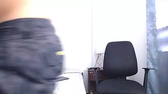 Snapshot of Sanit_Di chatting on February 20, 2026, 7:14 pm Sanit Di online show from February 20, 2026, 7:14 pm