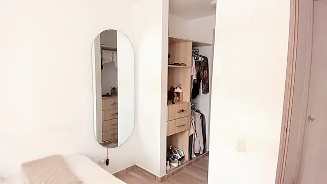 rose scottt online show from February 8, 2026, 5:49 pm