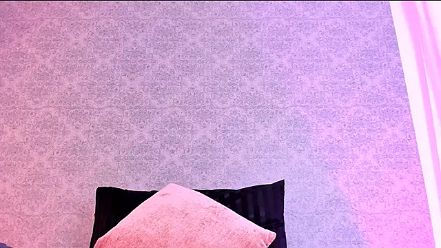 Snapshot of CatrinaRossi chatting on February 6, 2025, 12:54 am CatrinaRossi online show from February 6, 2025, 12:54 am