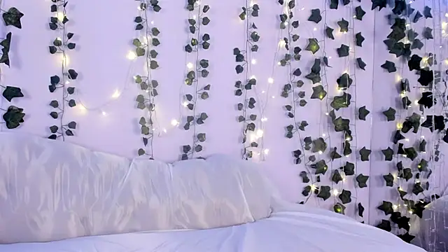 Snapshot of Natasha_Nasty2 chatting on December 24, 2024, 12:44 pm Natasha Nasty2 online show from December 24, 2024, 12:44 pm