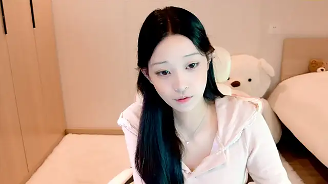 Snapshot of Xueb_J chatting on December 3, 2024, 7:32 am Xueb J online show from December 3, 2024, 7:32 am