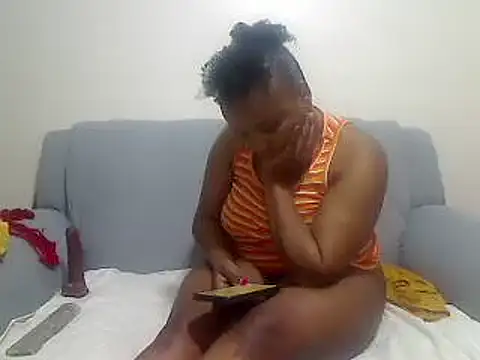 Snapshot of browndolly12 chatting on December 5, 2024, 7:06 pm browndolly12 online show from December 5, 2024, 7:06 pm