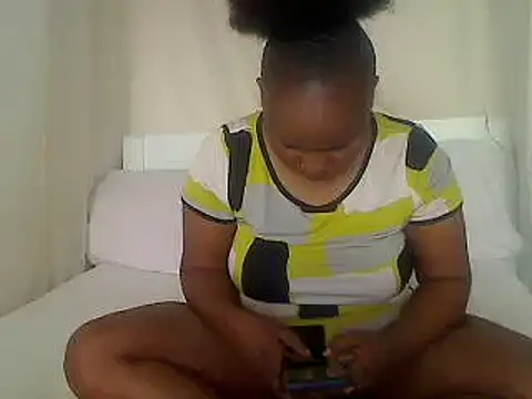 Snapshot of browndolly12 chatting on February 20, 2025, 2:13 pm browndolly12 online show from February 20, 2025, 2:13 pm
