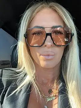 blondiluvsanal online show from January 18, 2026, 6:44 pm