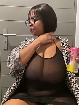Snapshot of Saggy_areola95 chatting on June 14, 2026, 9:22 am Saggy areola95 online show from June 14, 2026, 9:22 am