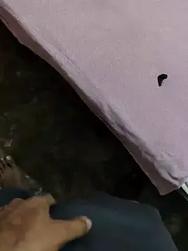 PRIYANHUxh online show from April 22, 2026, 4:48 am