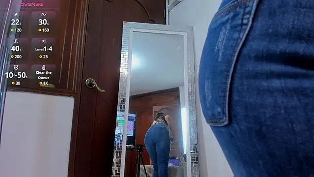 DashaFoxxx online show from March 3, 2025, 12:27 pm