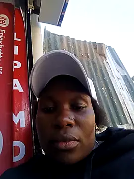 Snapshot of Golden_diver chatting on February 18, 2026, 6:31 am Golden diver online show from February 18, 2026, 6:31 am