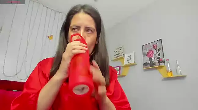 kathina giraldo online show from February 1, 2025, 3:39 pm