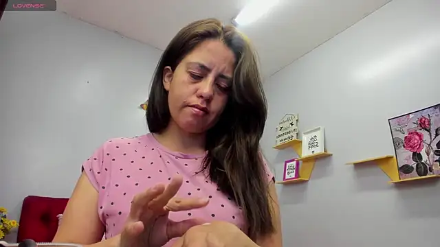 kathina giraldo online show from October 3, 2025, 12:35 pm