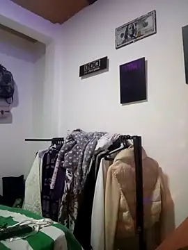 Lunita 5 online show from April 9, 2026, 8:47 pm