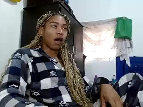 miriam775 online show from December 30, 2024, 12:42 pm