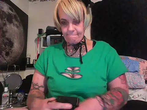 Hunniebunnie78 online show from June 14, 2026, 6:48 am