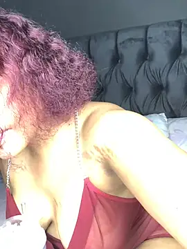 Snapshot of Anaelle24 chatting on January 15, 2025, 6:40 pm Anaelle24 online show from January 15, 2025, 6:40 pm