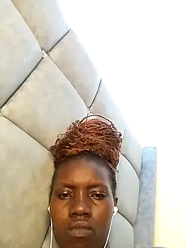 Snapshot of Slimthick900 chatting on February 23, 2025, 8:28 am Slimthick900 online show from February 23, 2025, 8:28 am