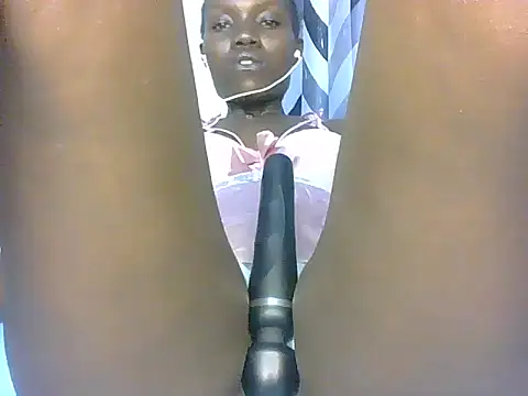 Snapshot of Slimthick900 chatting on March 19, 2025, 12:48 am Slimthick900 online show from March 19, 2025, 12:48 am