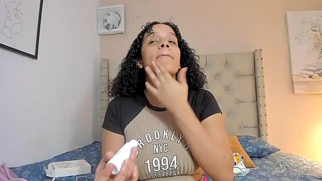 vanesasexyhot21 online show from November 2, 2025, 2:03 am