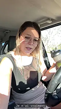 EmyLana online show from April 10, 2026, 6:40 am