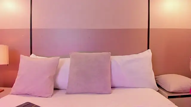 alisson 81 online show from April 19, 2026, 2:33 am