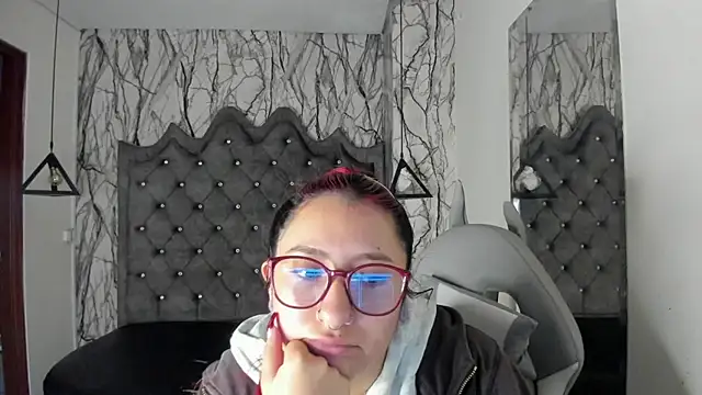 Snapshot of larissa01_ chatting on January 11, 2025, 2:30 am larissa01 online show from January 11, 2025, 2:30 am