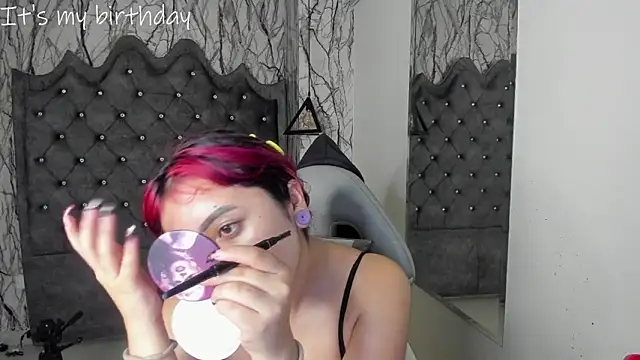 Snapshot of larissa01_ chatting on January 19, 2025, 3:18 am larissa01 online show from January 19, 2025, 3:18 am