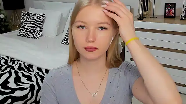 shy  lady online show from December 16, 2024, 2:27 pm