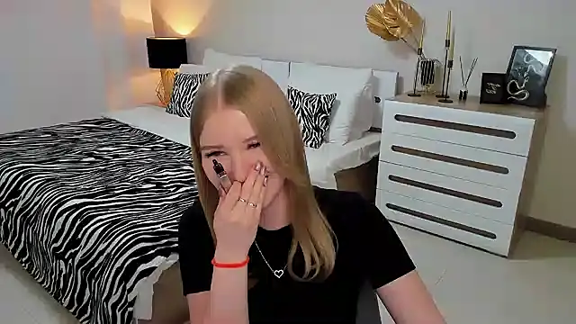 shy  lady online show from February 28, 2025, 12:32 am