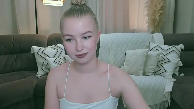 shy  lady online show from April 28, 2026, 11:26 am