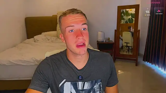 Snapshot of tommy_cumfinger chatting on September 18, 2025, 1:51 am tommy cumfinger online show from September 18, 2025, 1:51 am