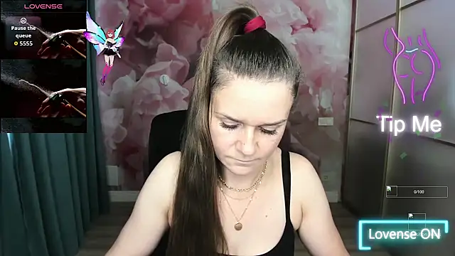 Snapshot of AriaGray chatting on October 16, 2025, 1:45 pm AriaGray online show from October 16, 2025, 1:45 pm