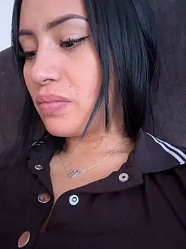 Snapshot of Sara_luna_ chatting on December 29, 2024, 2:10 pm Sara luna online show from December 29, 2024, 2:10 pm