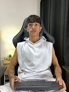  CamiloBass online show from May 17, 2026, 6:37 pm