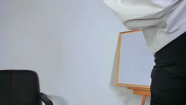 Snapshot of EngelStone chatting on January 18, 2025, 7:48 pm EngelStone online show from January 18, 2025, 7:48 pm