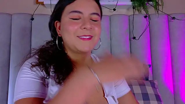 Snapshot of EngelStone chatting on October 7, 2025, 7:44 pm EngelStone online show from October 7, 2025, 7:44 pm