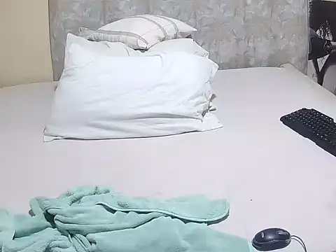 Snapshot of slender_sweet chatting on May 7, 2026, 11:04 am slender sweet online show from May 7, 2026, 11:04 am